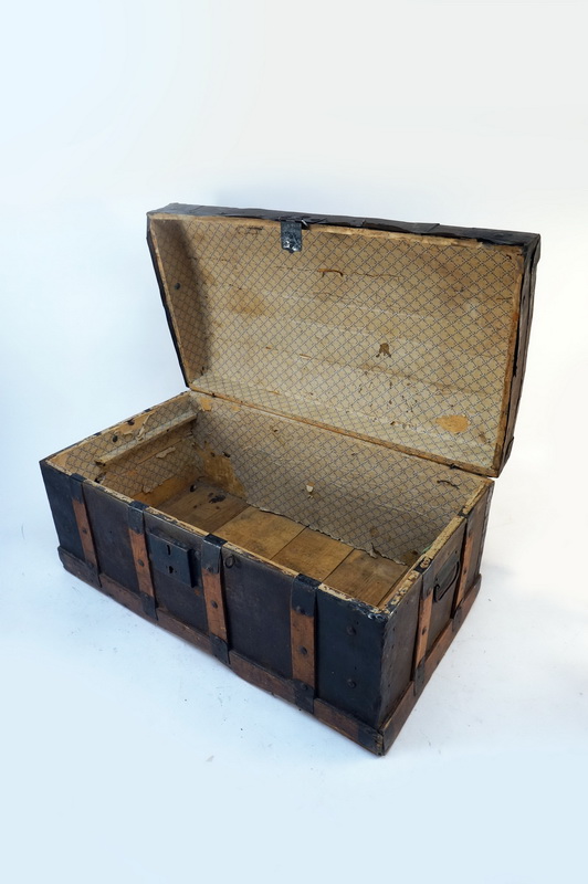 baul madera metal 31x63x35 (27eu.) 1u